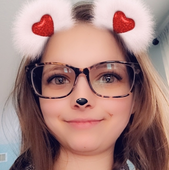 Meet your Posher, Adrienne - Picture 2 of 3